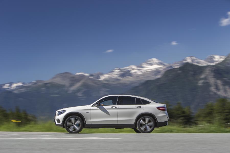  Mercedes-Benz GLC350 e 4Matic Coupe 2016 года  (фото 2 из 43)